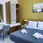 Deluxe Center Aparthotel