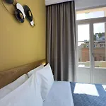 Deluxe Center Aparthotel