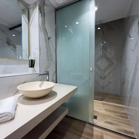 Deluxe Center 하니아