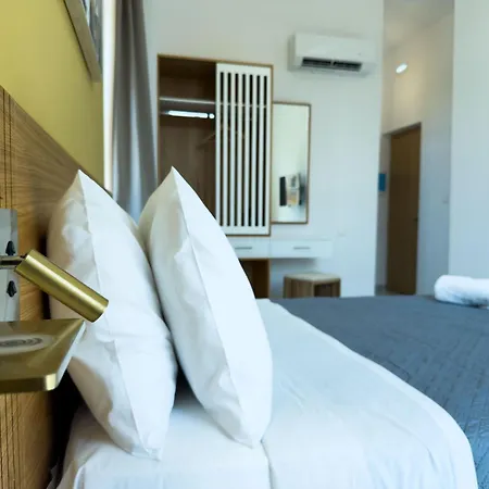 Deluxe Center 하니아