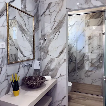 Deluxe Center 아파트호텔 하니아