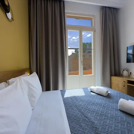 아파트호텔 Deluxe Center 3*