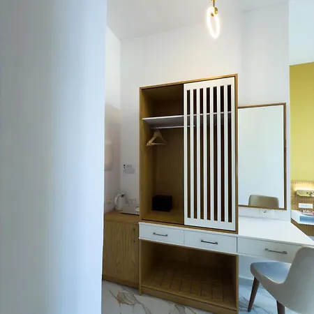 Deluxe Center 3* 하니아