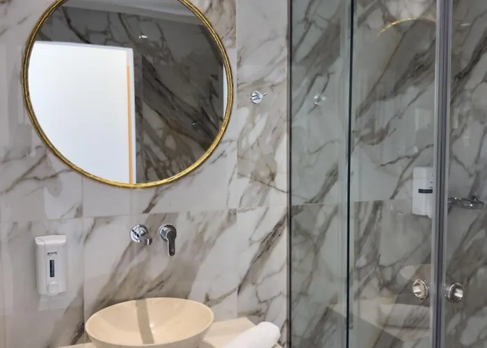 Deluxe Center 3* Chania (Crete)