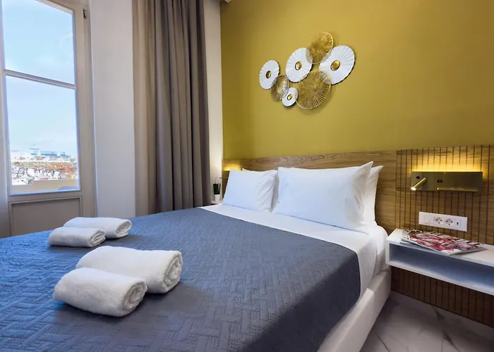 Deluxe Center Aparthotel