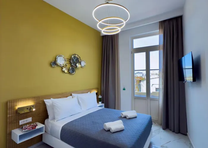 Deluxe Center 3* Chania (Crete)