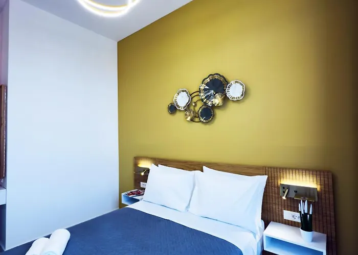 Deluxe Center 3* Chania (Crete)