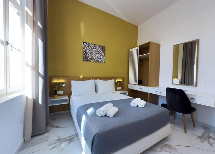 Deluxe Center Aparthotel