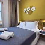 Deluxe Center Aparthotel