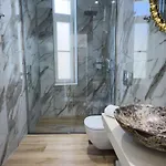 Deluxe Center Aparthotel