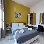 Deluxe Center Aparthotel