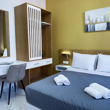 Deluxe Center Aparthotel