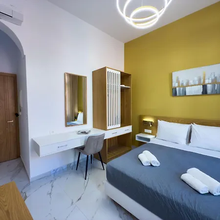 Deluxe Center Aparthotel