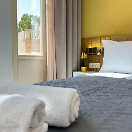 Deluxe Center 3* Chania (Crete)