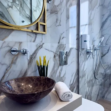 Deluxe Center Hotel apartamentowy 3*