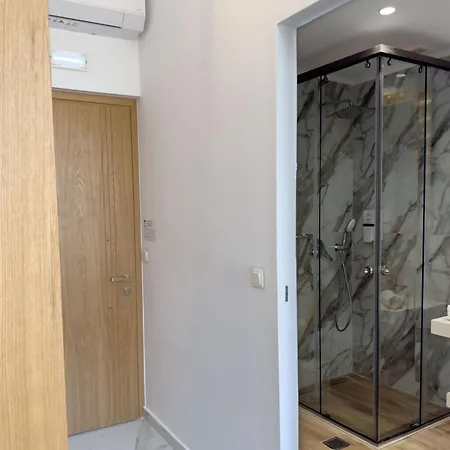 Deluxe Center 3* Chania (Crete)