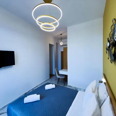 Deluxe Center 3* Chania (Crete)