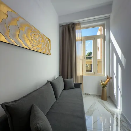 Deluxe Center 3* Chania (Crete)