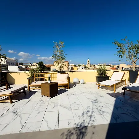 Deluxe Center 3* Chania (Crete)