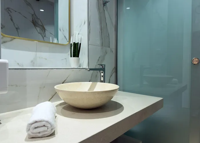 Deluxe Center Apartahotel 3*