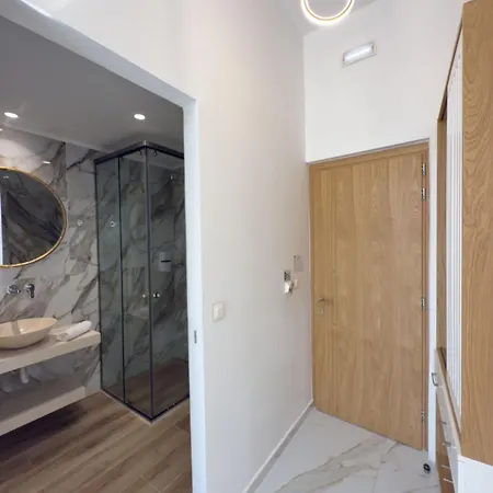 Deluxe Center Ханья