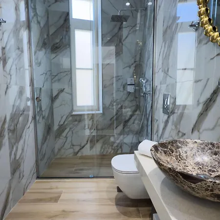 Deluxe Center Апарт-отель